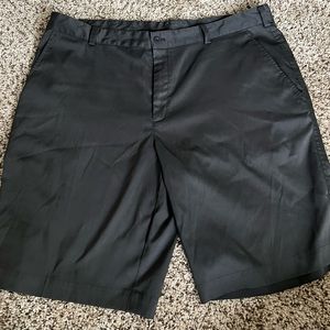 Barely worn men’s Nike golf shorts